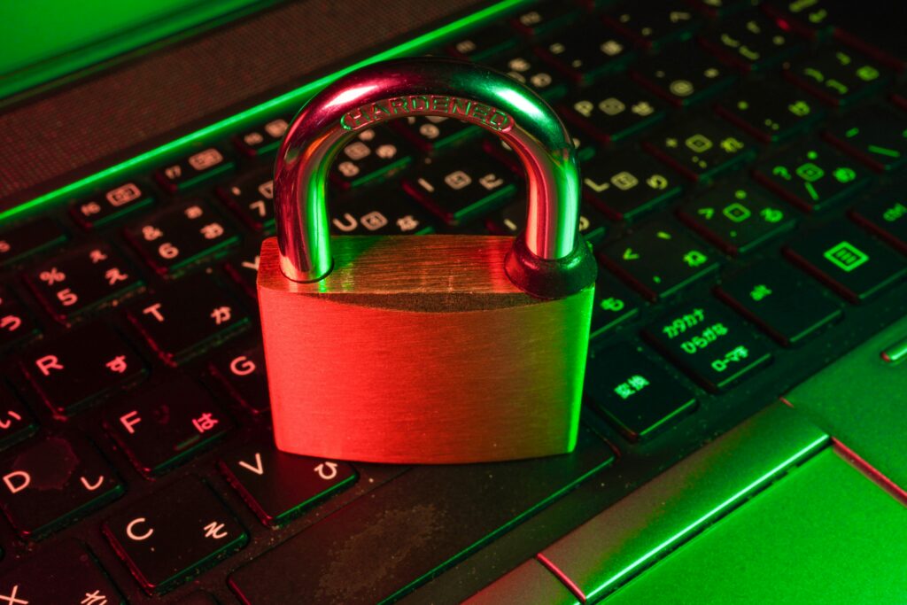 flyd mT7lXZPjk7U unsplash - EvolvingDesk cyber threat training in 2025