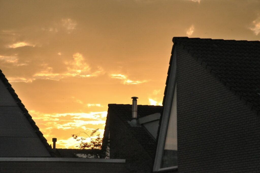 IT support Amstelveen: sunset over the rooftops of Amstelveen
